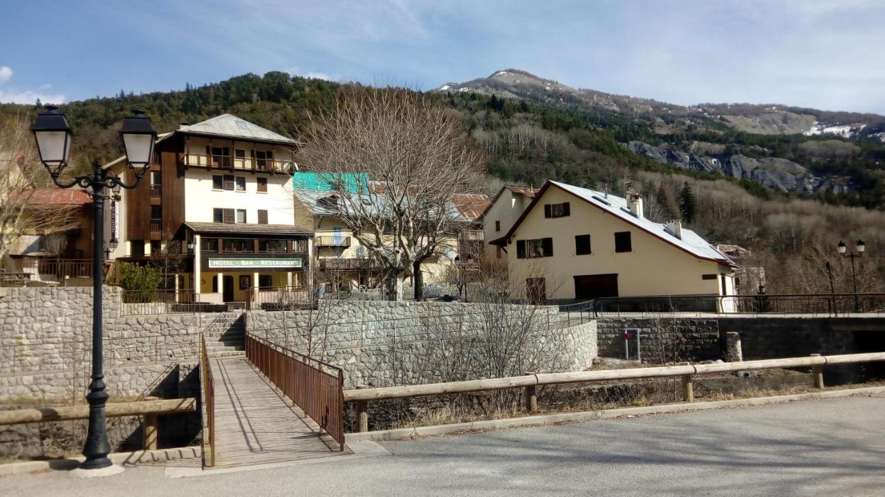 Auberge Roche Grande Entraunes Екстер'єр фото
